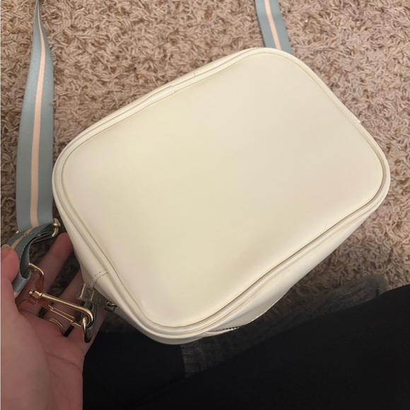 Pokémon Mimikyu Crossbody Bag BoxLunch Exclusive - Picture 4 of 6